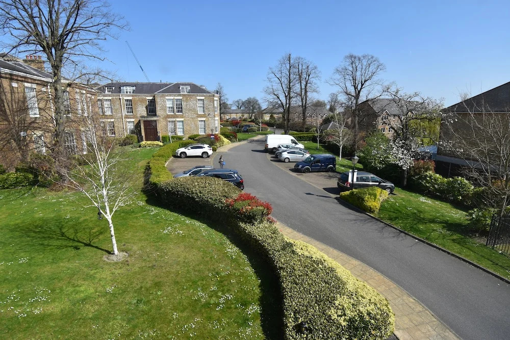 Princess Park Manor Shared Luxury Apartment