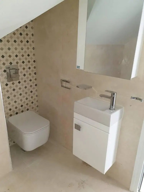 2-bed - Sleeps 4 - With Parking