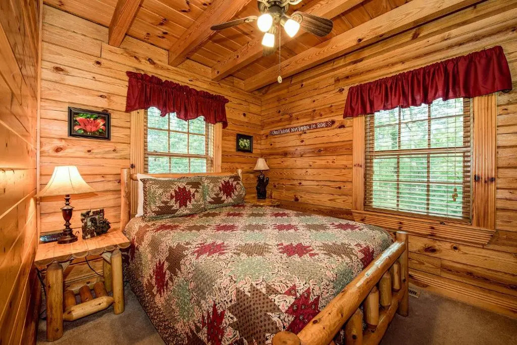 Return To Me, 3 Bedrooms, Sleeps 9, Pool Table, Hot Tub, Gas Fireplace