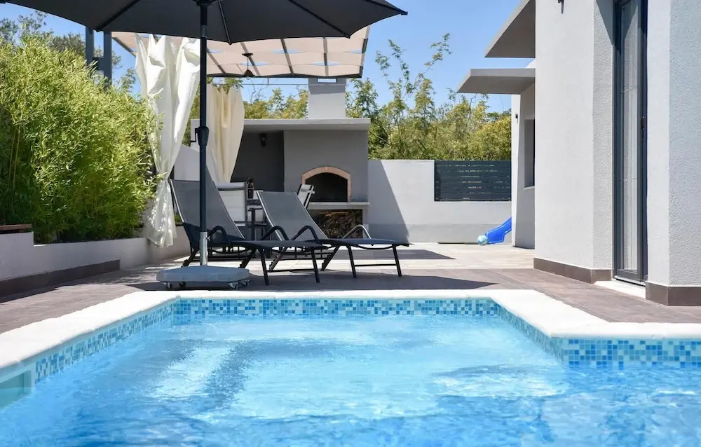 Beautiful Home in Split With 4 Bedrooms, Wifi and Outdoor Swimming Pool