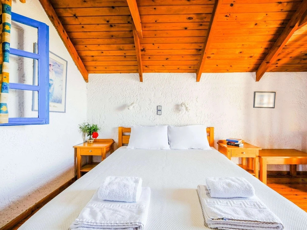 Pretty Holiday Home with Lotus Garden & Terrace near Sea Beach