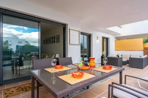 2BR poolfront family apartment WIFI and Near beach