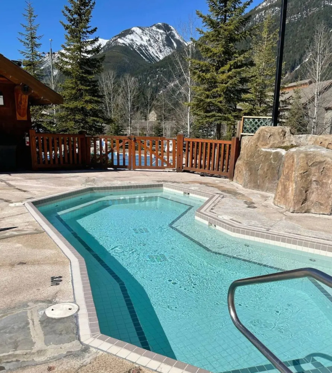 SPACIOUS Studio | Ski In/Out | Pool & Hot Tubs | in the Heart of PANORAMA RESORT