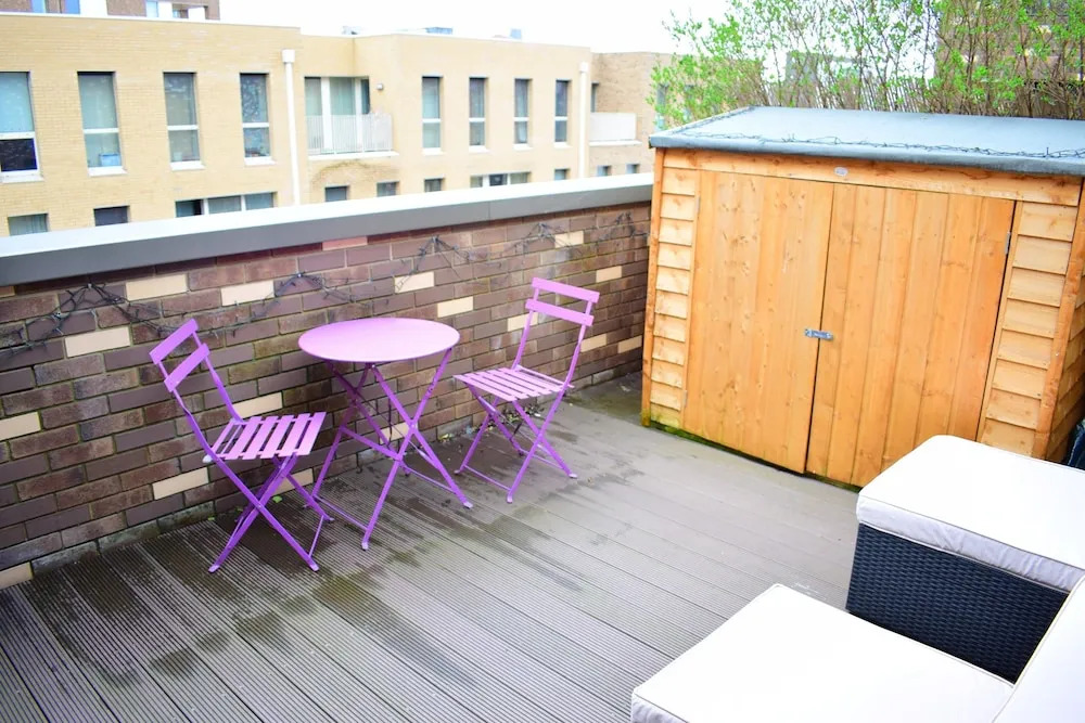 2 Bedroom East London Apartment