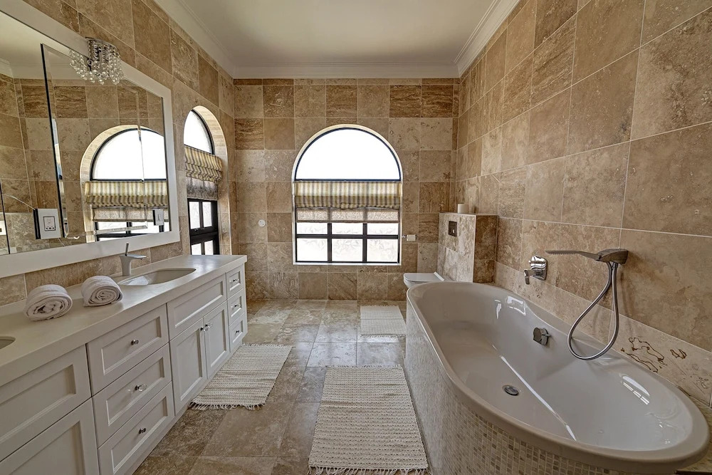 Lagoon Luxury Suites