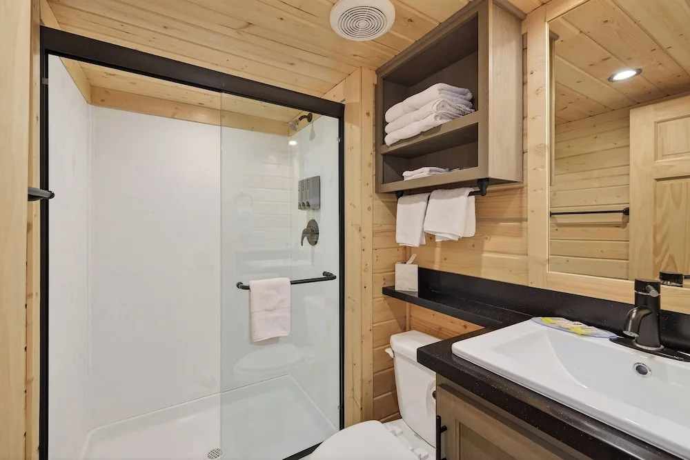 Cozy Tiny Home with Loft Sleeps 6