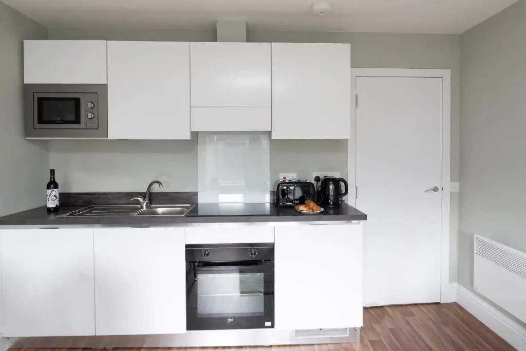 GreenStar Apartments - Short Walk Away Into Dundee City Centre - 6 Individual Properties from 1 to 3 Bedrooms - Short & Long Stay Offers