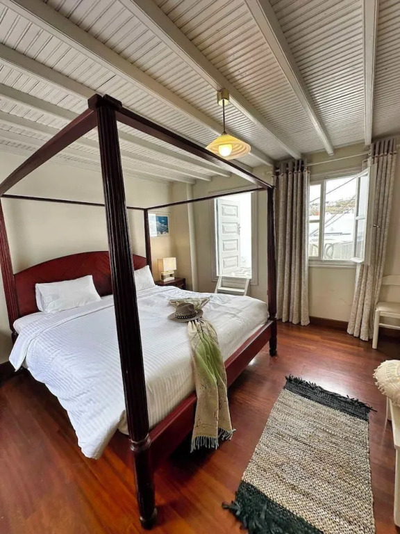 Le Coq Apartments