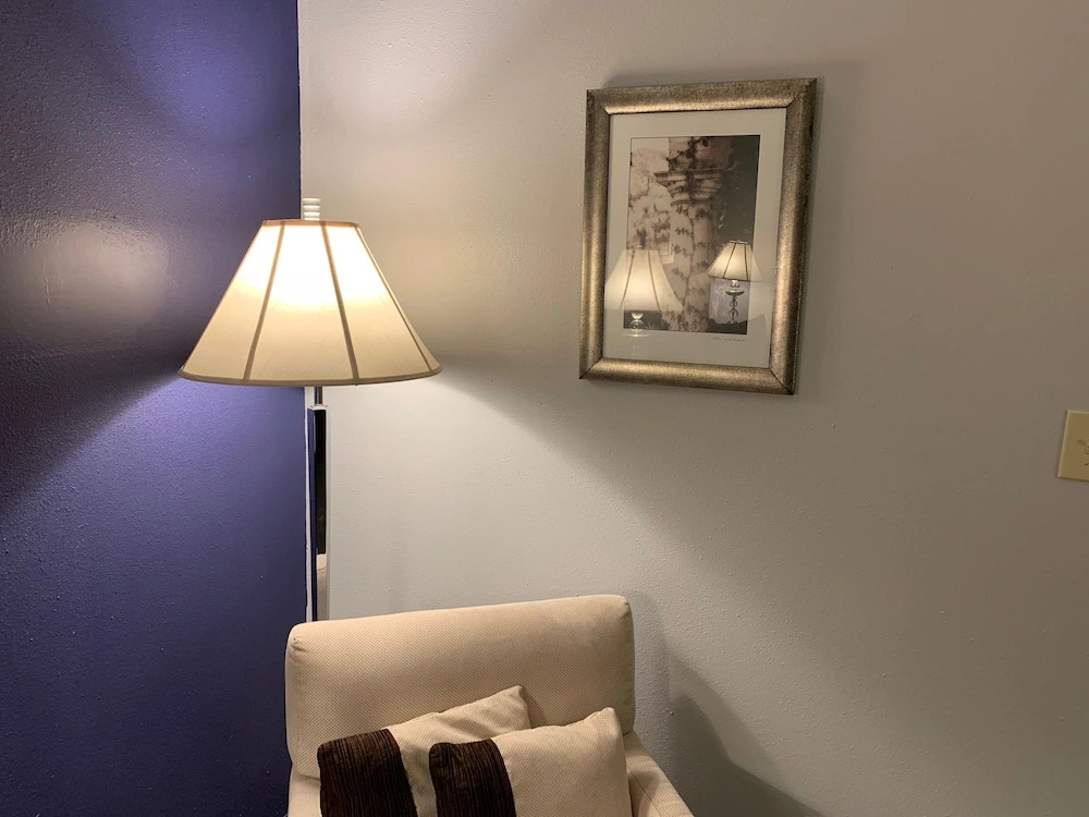 Branson Royal Inn & Suites