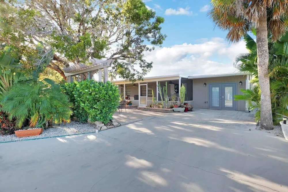 Modern Fort Myers Bungalow