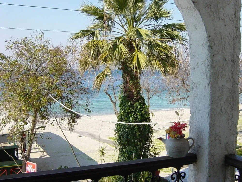 Captains Beach Apartments