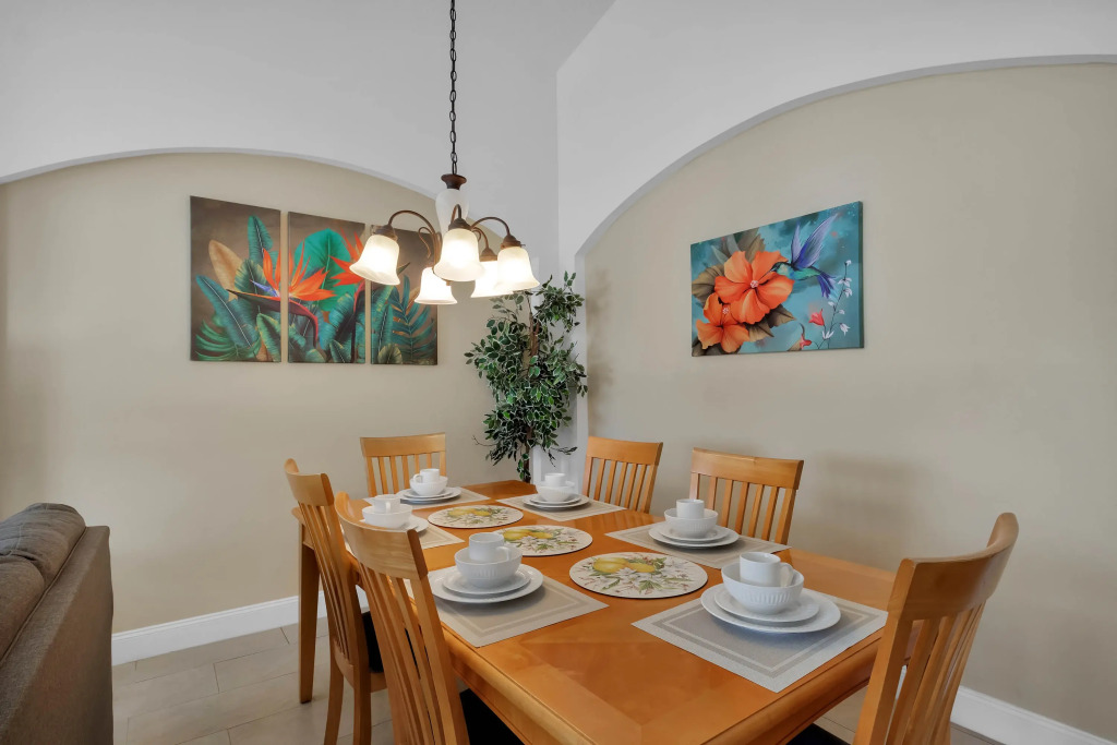 SWH812BD - 4 beds pool & spa home - Gated