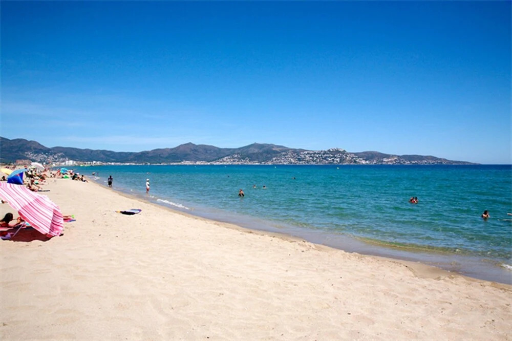 Apartment With 2 Bedrooms in Empuriabrava, With Wonderful sea View, Fu