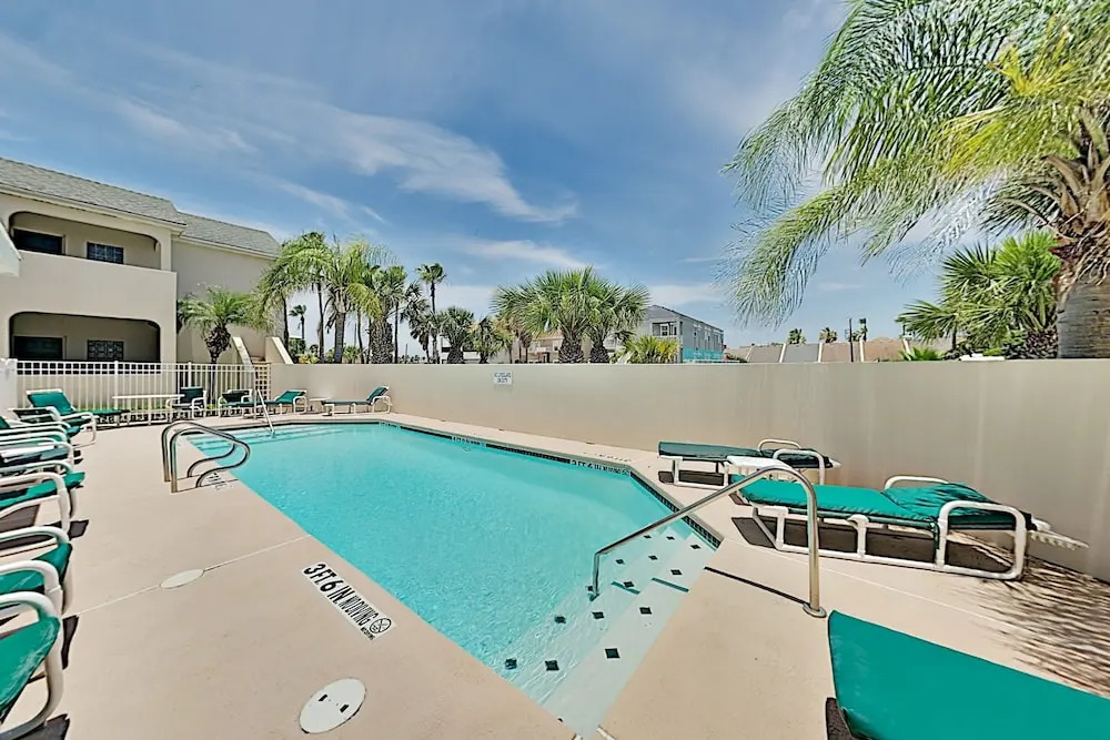 Prime Gulf Getaway W/ Pool - Walk To Beach, Dining 2 Bedroom Condo
