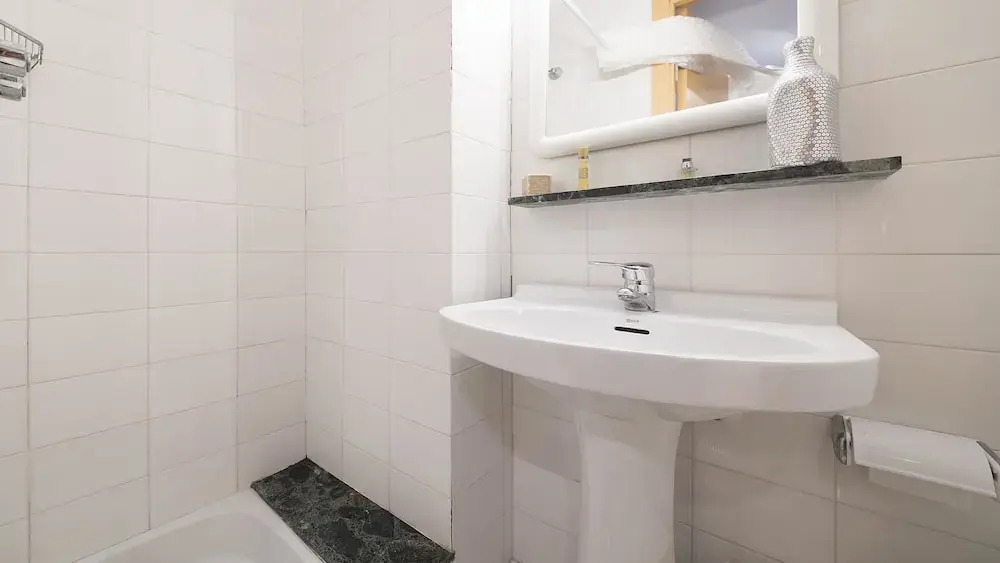 Ampolla Apartment TH18
