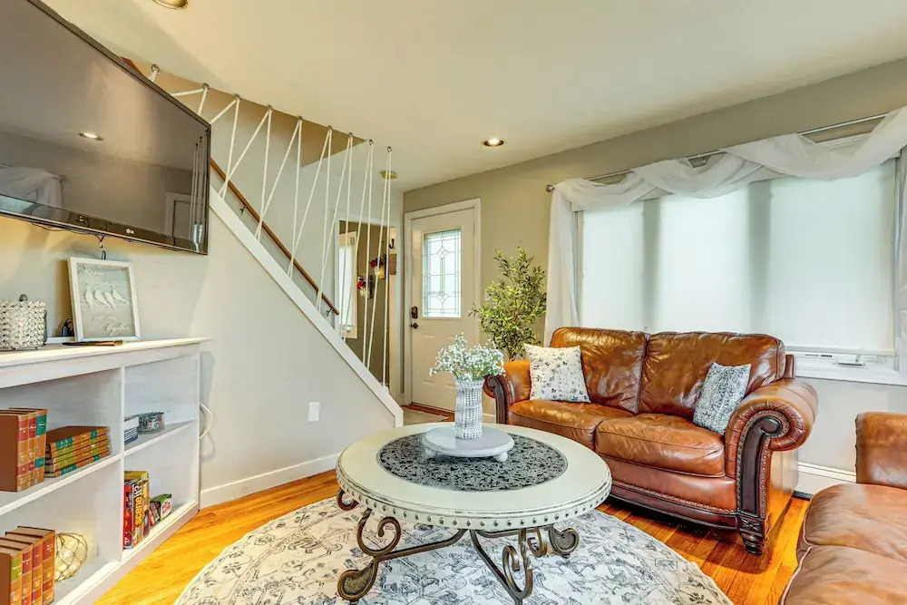 Lakefront Cottage 2 Mi to Palladium in Worcester!