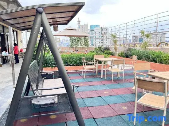 Central Hotel (Lianjiang No.3 Middle School)