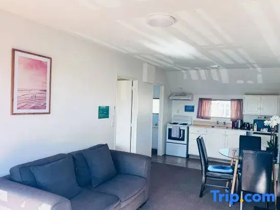 Merivale Court One Bedroom Apartment-Unit 8