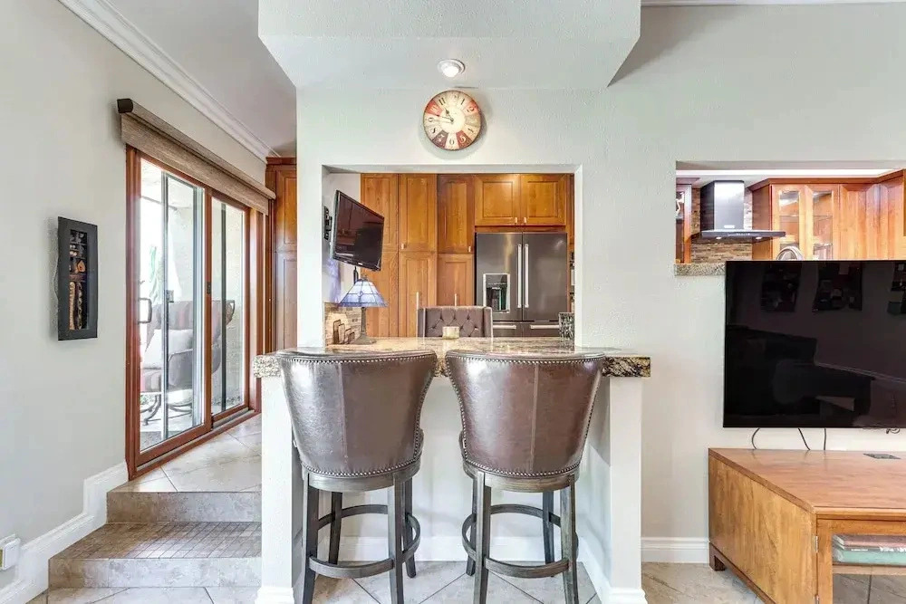 Chic, Walkable Desert Retreat - Private & Serene
