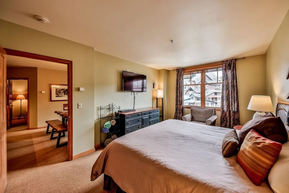 Zephyr Slopeside - 1504 2 Bedroom Condo by RedAwning