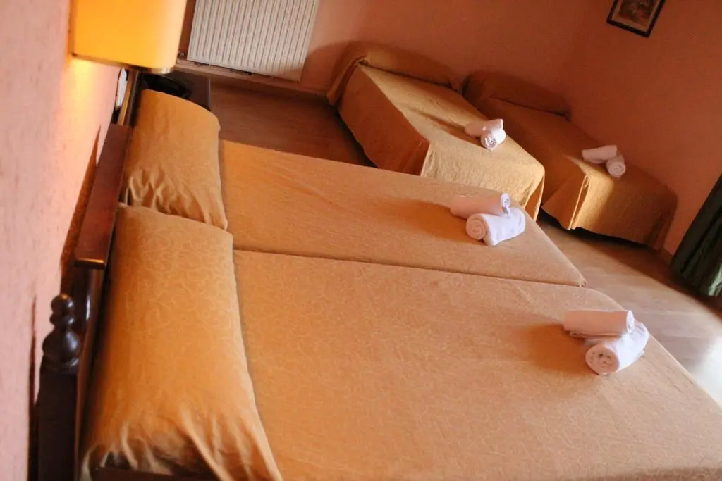 Vintage Hotel Mercedes