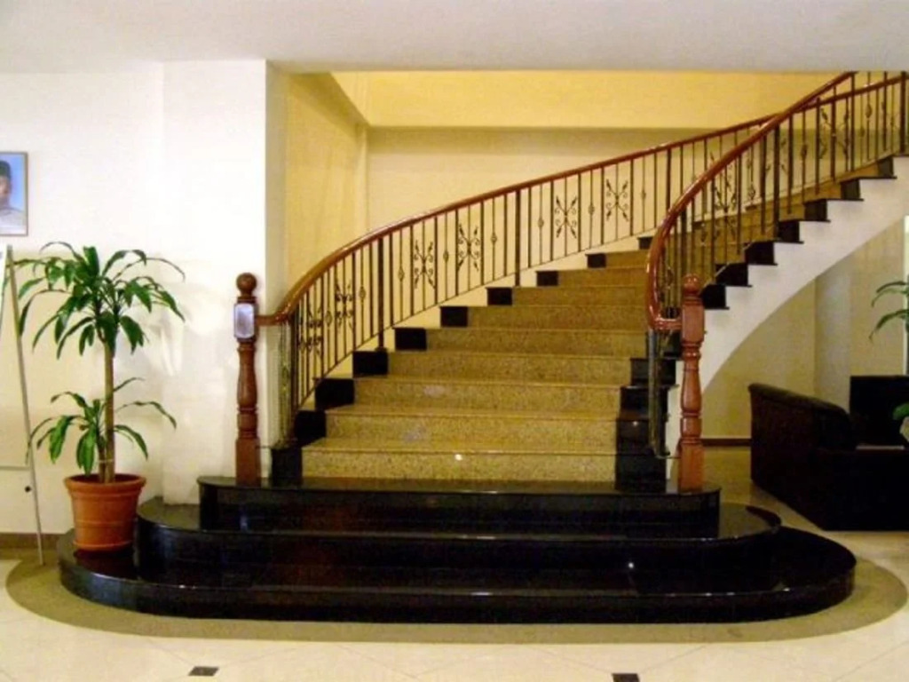Carlton Holiday Hotel & Suites