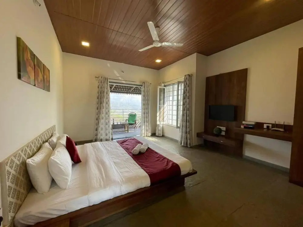 4 Bed Villa - Sleeps 8 - Private Pool - Mtn Views