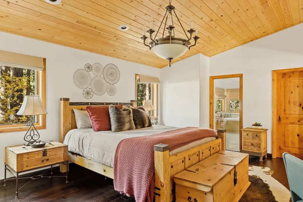 Summit Pine Lodge 4 BDR Minutes From Bear Lake!