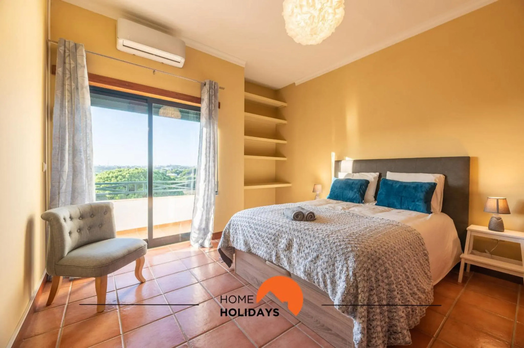 #071 Stunning Spacious Flat w Pool 5m Beach