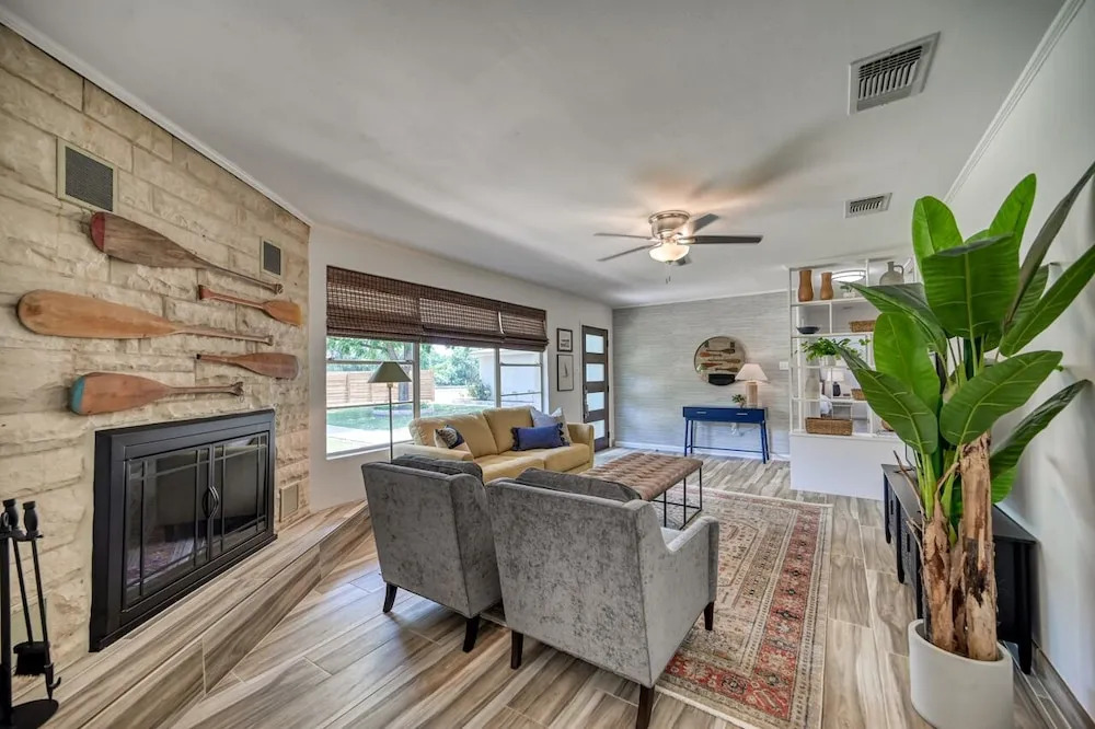 Luxury Lakefront Oasis W/Boat Dock-Firepit