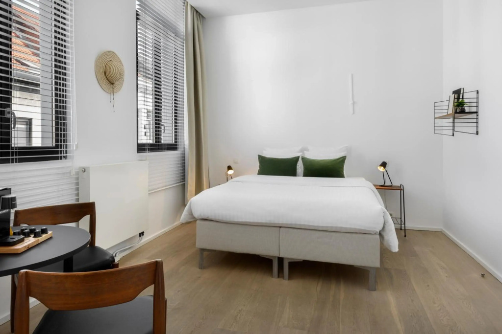 Mellow guesthouse - spacious home for 10 in the city center