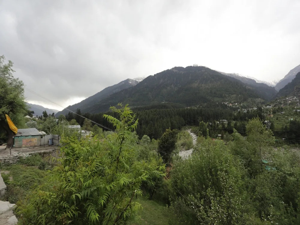 OYO 13691 Home River View 1BHK vashisht Manali