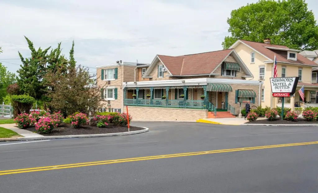 Simmons Motel and Suites