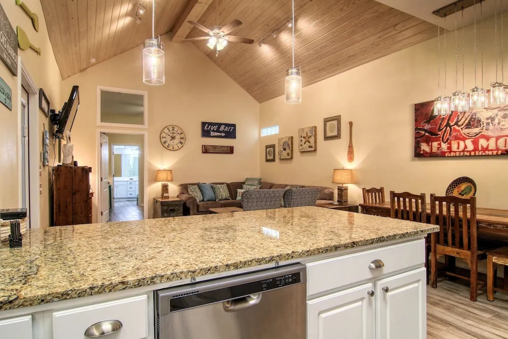 Hook's Harbor Pb204 3 Bedrooms 3 Bathrooms Condo