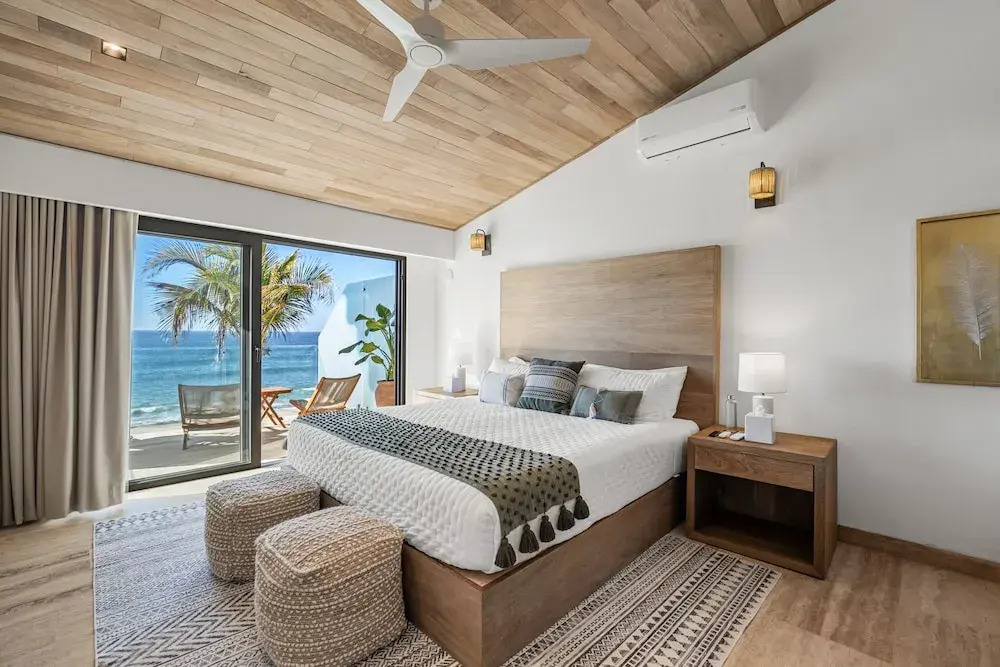 Private Careyeros Oceanfront Living