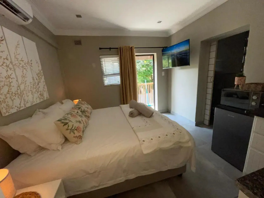Guest House on Gillian Unit 5