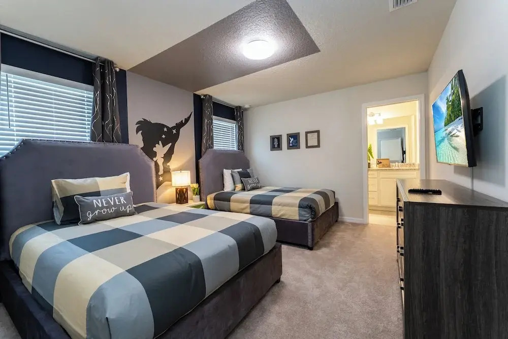 Amazing 8BR Villa by Disney Pool Theater