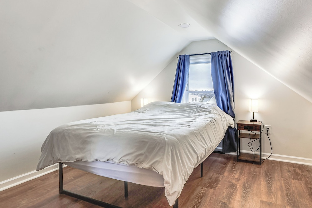 Near Belleville Park & Metlife: Pet-friendly Stay!