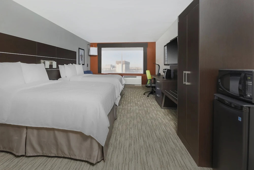 Holiday Inn Express & Suites Chicago OHare Airport by IHG