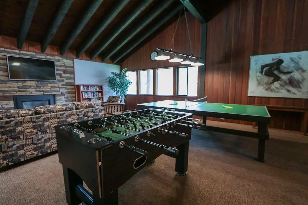 Mammoth West 143 Quiet Condo With Amazing Mountain Views and A Short Walk to Canyon Lodge by RedAwning