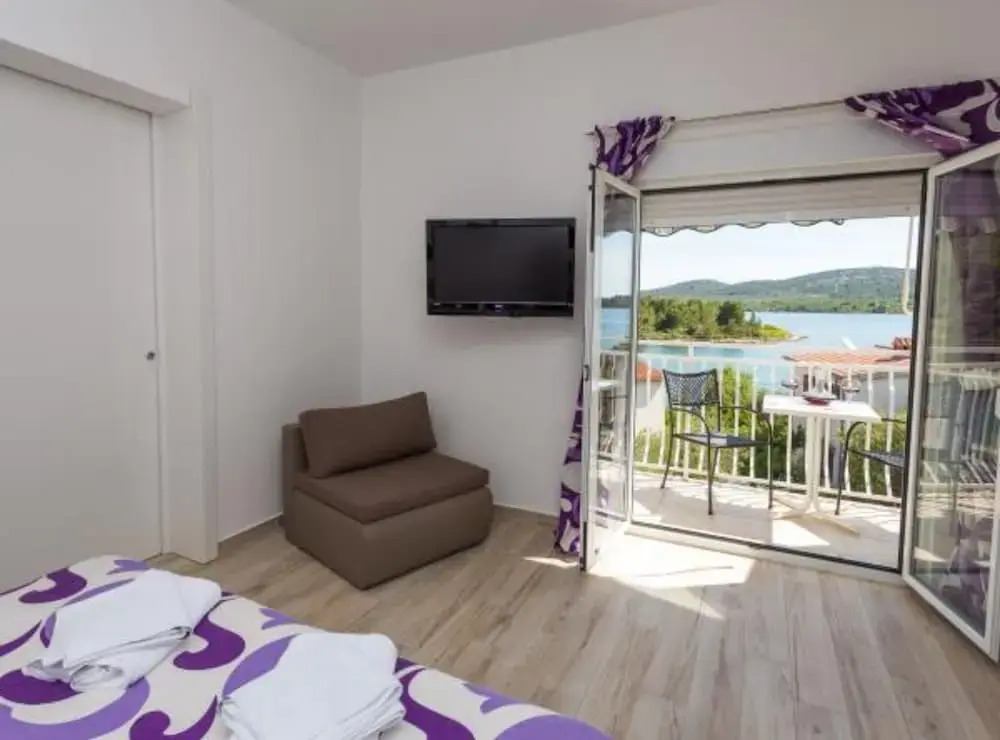 Cozy Seaview Retreat A & M Apartments