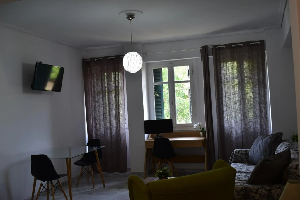 Sunny 75 sq m 2nd floor Apt @historic center-bohemian Psiri-VFM