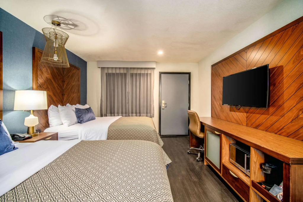 818 Hotel + Pool, an Ascend Hotel Collection Member