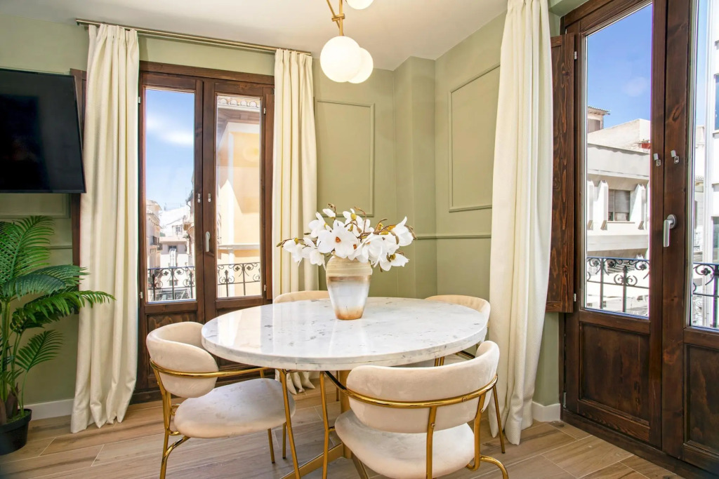 Amazing duplex with terrace in city center. Mesones III
