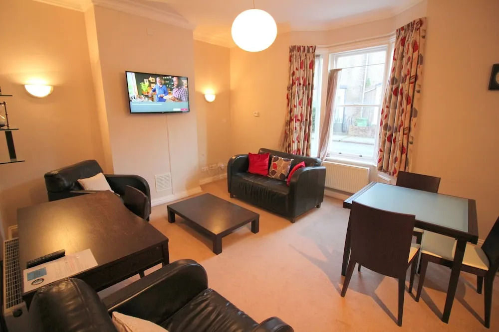 Norwich Street Apartments (Peymans)