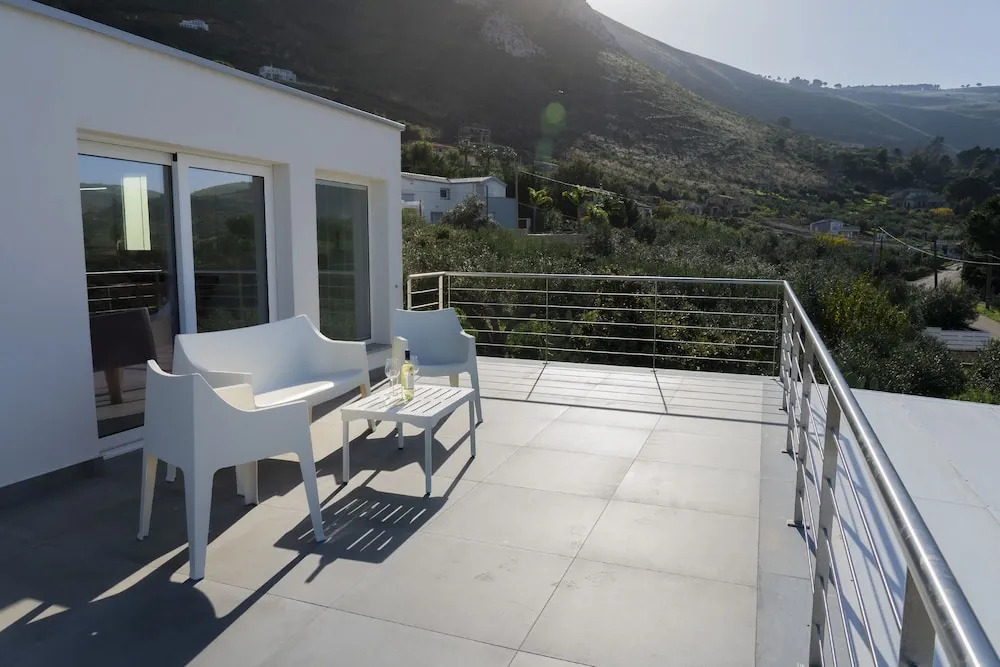 Villa Adelfos