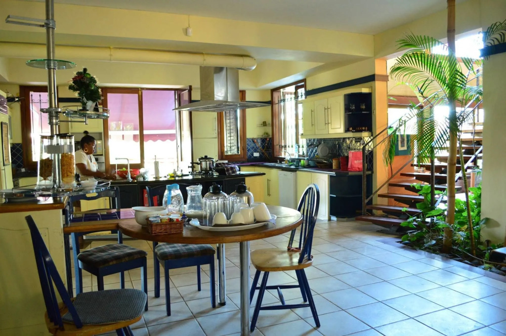 Le Gite du Bonheur Guest House & Car Rental