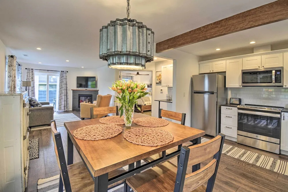 Updated Port Orchard Home, Walk to Waterfront