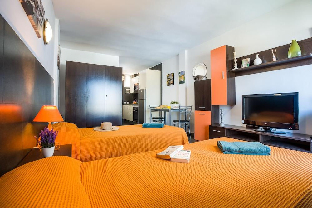 926. Seafront Studio with Fabulous View of Las Americas