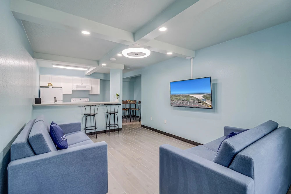 Seaside Boutique Hotel, Waves At Your Doorstep